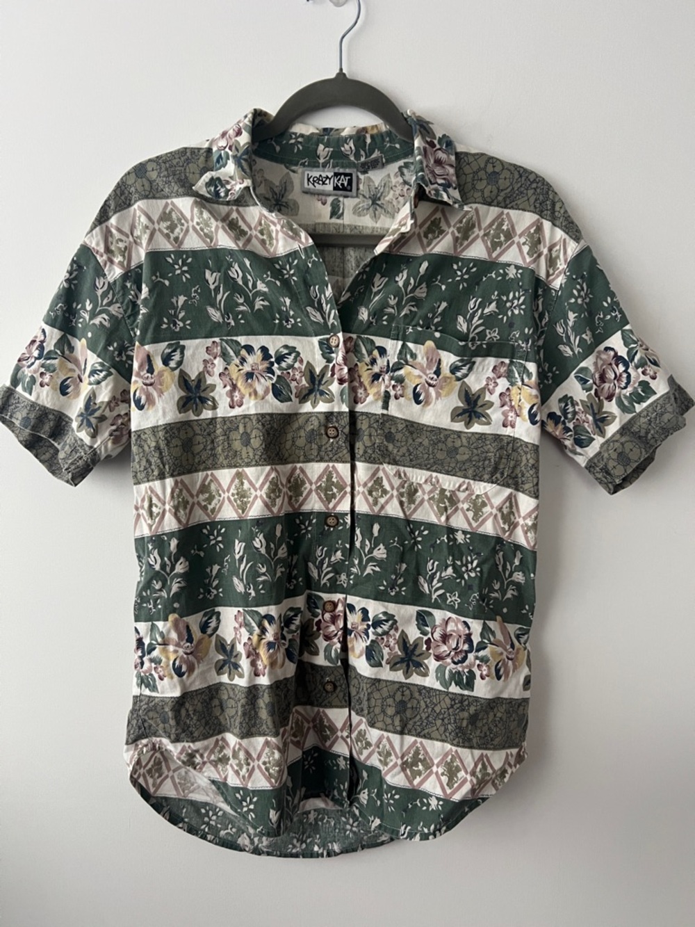 Vintage krazy kat Green Floral Stripe Short-Sleeve Button-Down Shirt